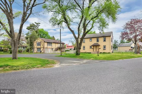 111 E Garwood Ave, Williamstown, NJ 08094