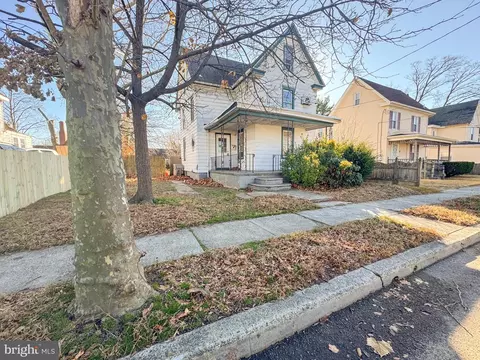 18 W New St, Paulsboro, NJ 08066