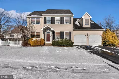 155 Tradewinds Dr, Mount Royal, NJ 08061