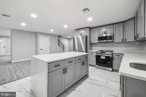 645 W Broad St, Gibbstown, NJ 08027