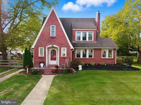 127 Center St, Gibbstown, NJ 08027