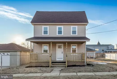 15 S Maple Ave, Gibbstown, NJ 08027