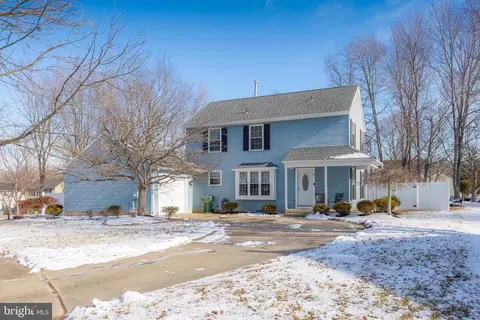 8 Tallowood Ct, Mantua, NJ 08051
