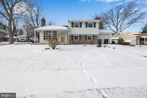 242 Cherry Ave, Woodbury Heights, NJ 08097