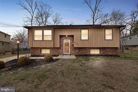 1611 Forest Dr, Williamstown, NJ 08094