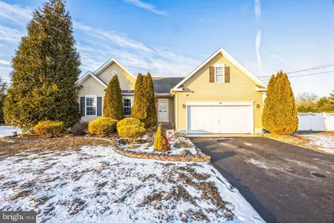 4 Corkery Ln, Williamstown, NJ 08094