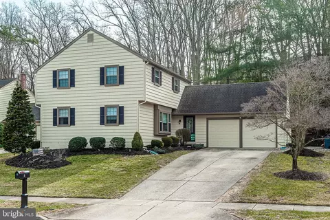 11 Sussex Ct, Turnersville, NJ 08012
