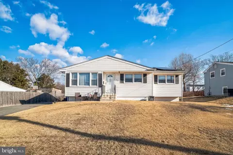 24 Lombardy Rd, Turnersville, NJ 08012