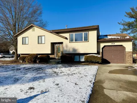769 Debra Ct, Williamstown, NJ 08094
