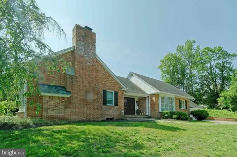 10 Lake Dr, Woodbury, NJ 08096
