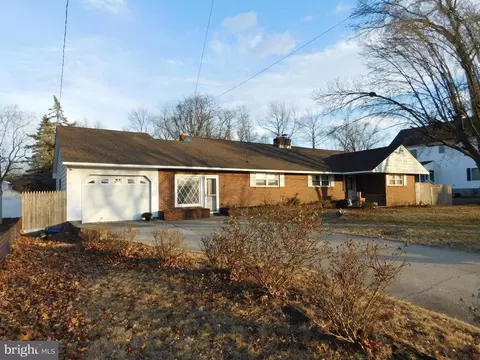 40 Mellon Ave, Gibbstown, NJ 08027