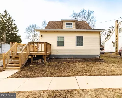 411 Pine Ave, Deptford, NJ 08096