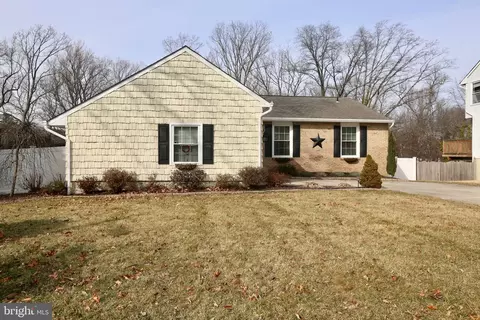 33 Pembrook Dr, Turnersville, NJ 08012