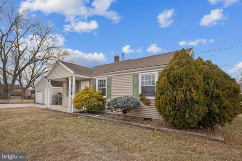 221 Laureba Ave, Thorofare, NJ 08086