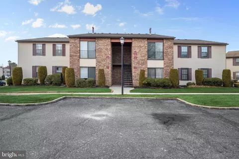 8 Camelot Pl, Sewell, NJ 08080