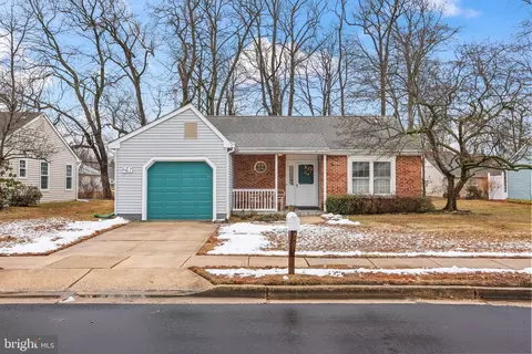 26 Lakebridge Dr, Deptford, NJ 08096