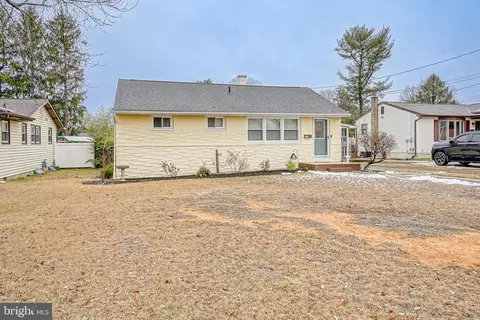 184 E Linden St, Clayton, NJ 08312