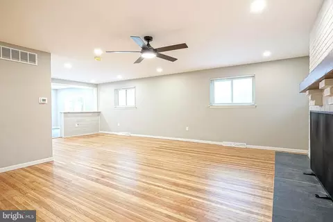 Living - 507 Boundary Rd, Pitman, NJ 08071 photo 4 of 6