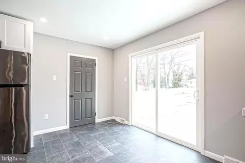 Entry Way - 507 Boundary Rd, Pitman, NJ 08071 photo 3 of 5