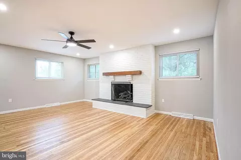 Living - 507 Boundary Rd, Pitman, NJ 08071 photo 3 of 6