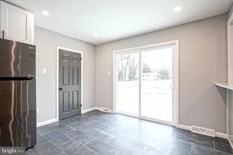 Entry Way - 507 Boundary Rd, Pitman, NJ 08071 photo 2 of 5