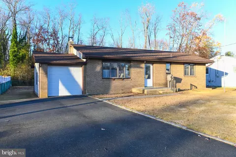 5 Jerrys Ave, Clayton, NJ 08312