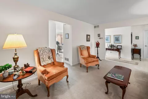 Entry Way - 404 Village Ct, Mickleton, NJ 08056 photo 4 of 5