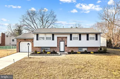 215 Princeton Pl, Williamstown, NJ 08094