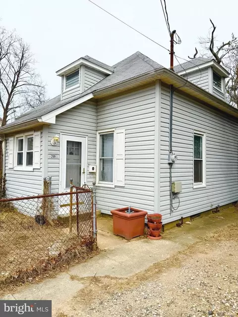 209 New Jersey Ave, National Park, NJ 08063