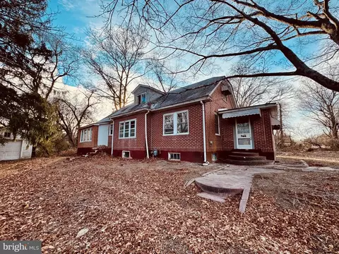 4267 S Black Horse Pk, Williamstown, NJ 08094