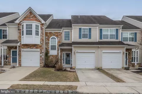 325 Chancellor Dr, Woodbury, NJ 08096