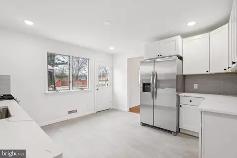 Entry Way - 532 Hudson Ave, Pitman, NJ 08071 photo 3 of 5