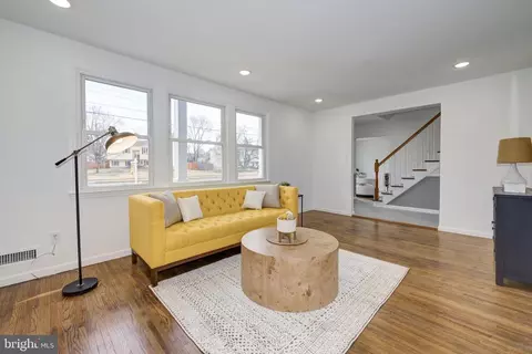 Living - 532 Hudson Ave, Pitman, NJ 08071 photo 5 of 9