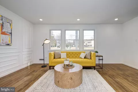 Living - 532 Hudson Ave, Pitman, NJ 08071 photo 4 of 9
