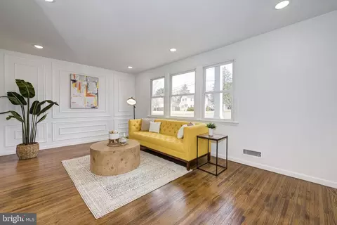 Living - 532 Hudson Ave, Pitman, NJ 08071 photo 2 of 9