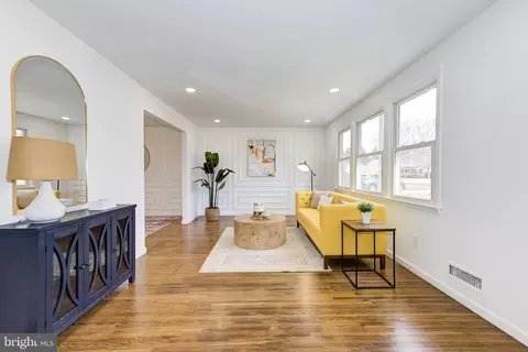 Living - 532 Hudson Ave, Pitman, NJ 08071 photo 1 of 9