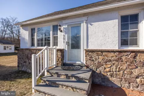 901 Wildwood Ave, Williamstown, NJ 08094