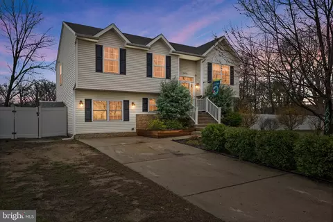 1073 Edwin St, West Deptford, NJ 08086