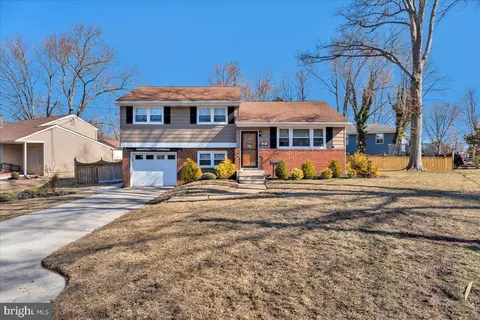 28 Riviera Dr, West Deptford, NJ 08096