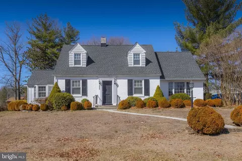 228 Center St, Sewell, NJ 08080