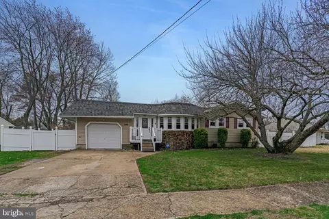 249 N Dennis Dr, Clayton, NJ 08312