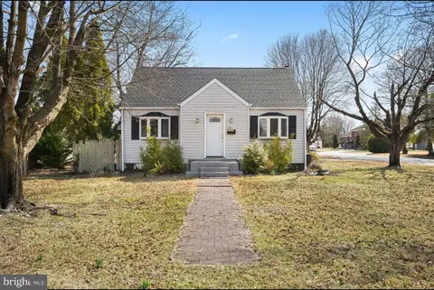 404 Pine St, Williamstown, NJ 08094