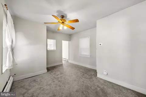 Entry Way - 131 North Ave, Pitman, NJ 08071 photo 2 of 5