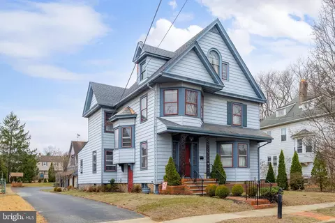 24 East Ave, Swedesboro, NJ 08085