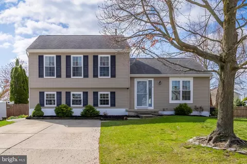 4 Ware Dr, Glassboro, NJ 08028