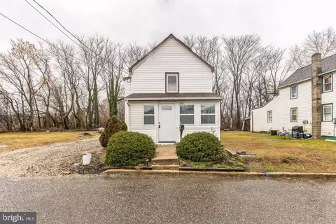 135 Water St, Swedesboro, NJ 08085