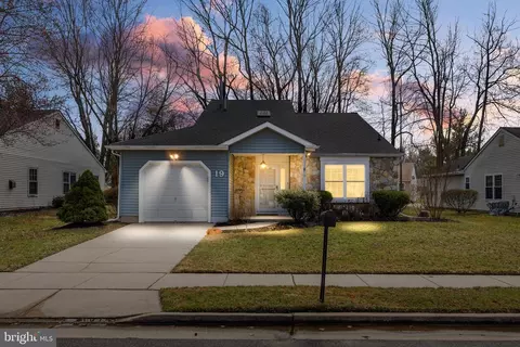 19 Kelly Dr, Deptford, NJ 08096