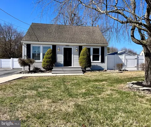 1303 N Tuckahoe Rd, Williamstown, NJ 08094