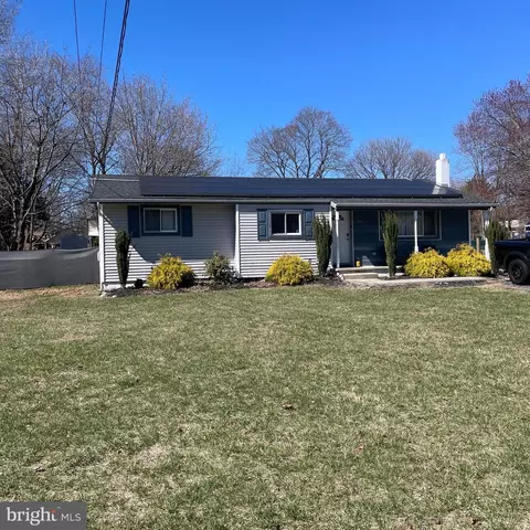 208 N Vine St, Clayton, NJ 08312