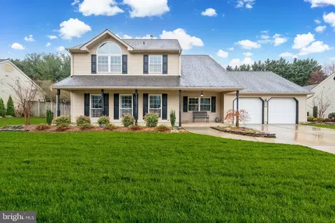 37 Longwood Dr, Sicklerville, NJ 08081